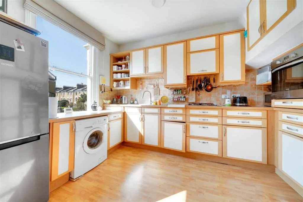 3 bedroom flat for rent