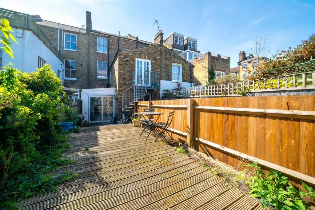 3 bedroom flat for rent
