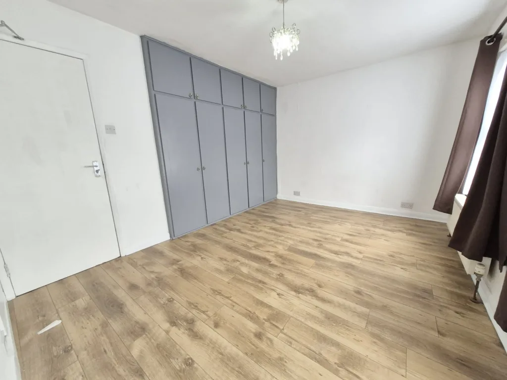 2 bedroom end of terrace house for rent