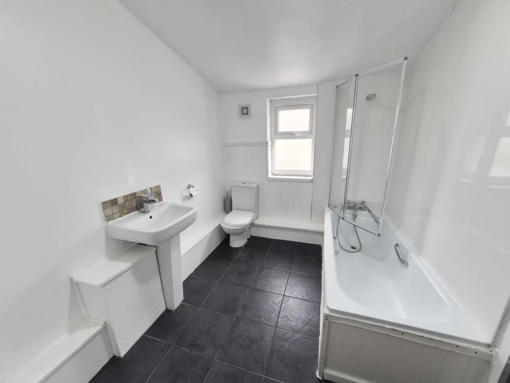 2 bedroom end of terrace house for rent