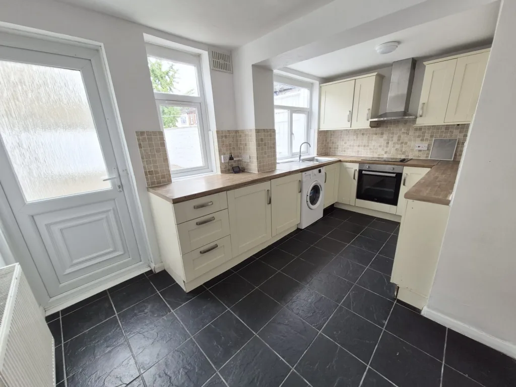 2 bedroom end of terrace house for rent