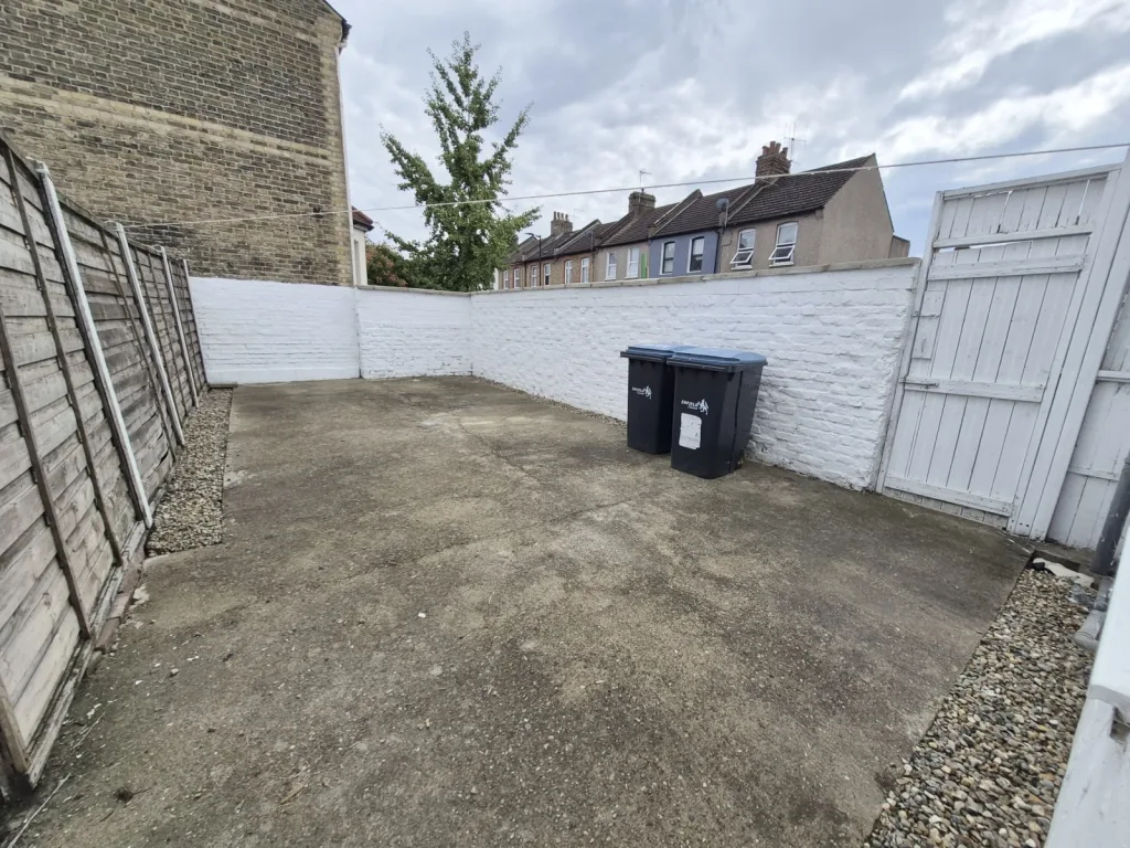 2 bedroom end of terrace house for rent