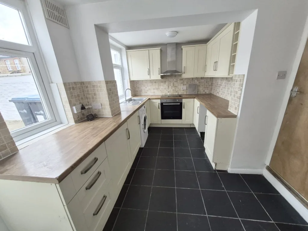 2 bedroom end of terrace house for rent