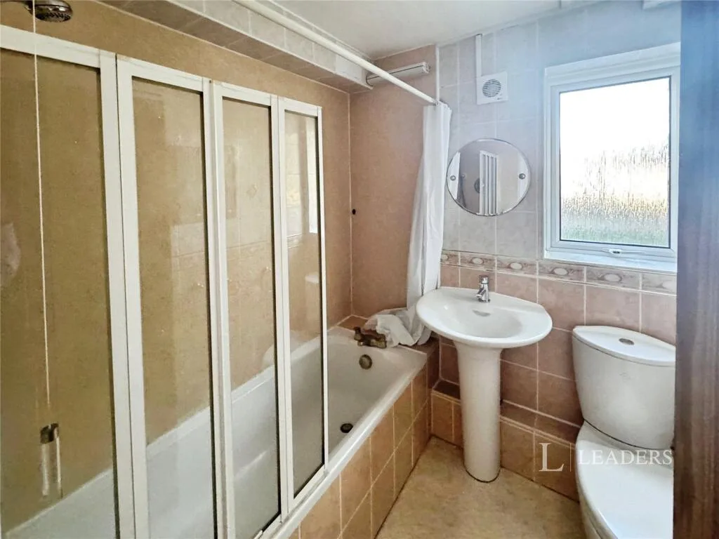 3 bedroom flat for rent
