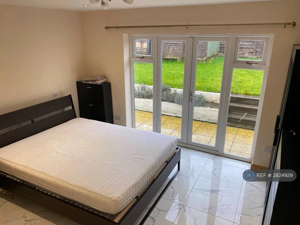 1 bedroom house share for rent