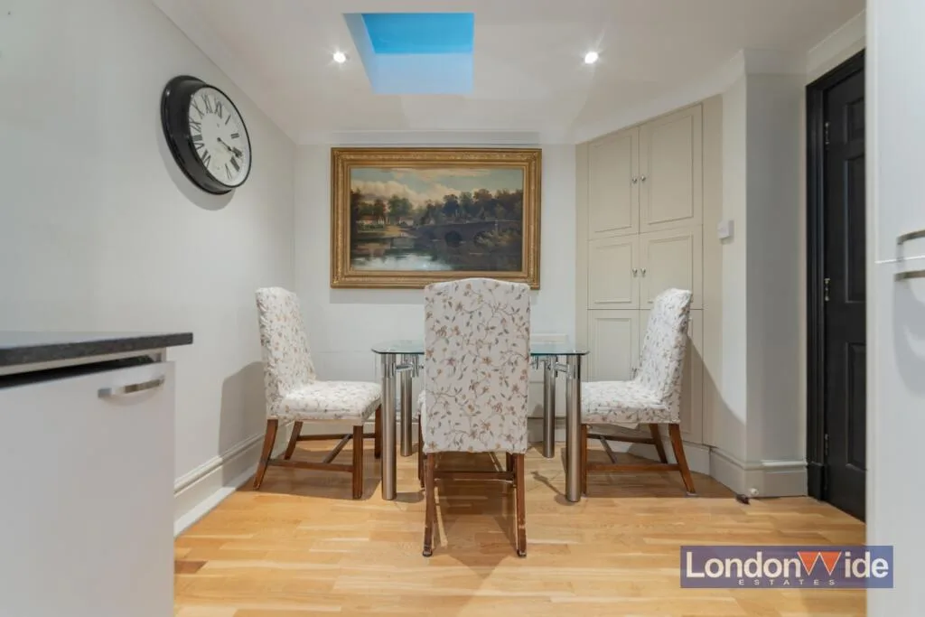 3 bedroom mews property for rent