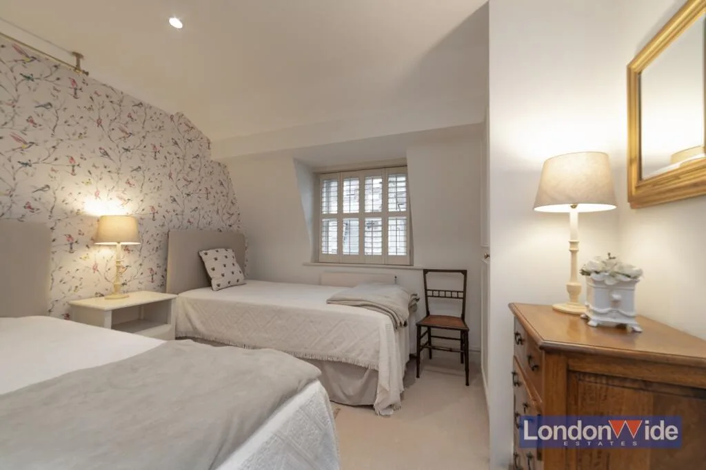 3 bedroom mews property for rent