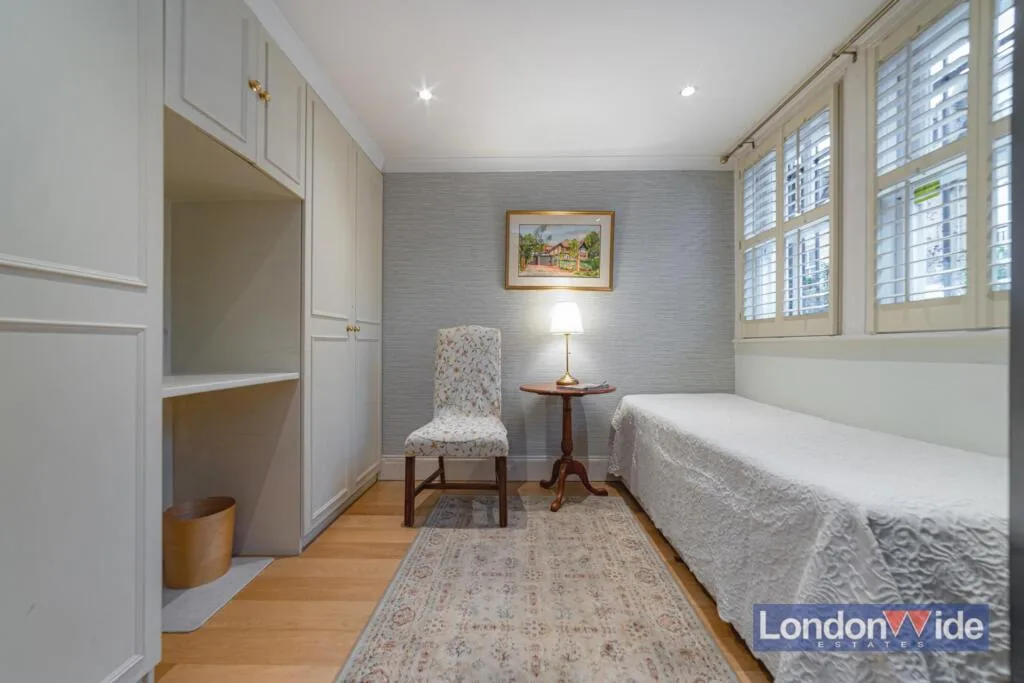 3 bedroom mews property for rent