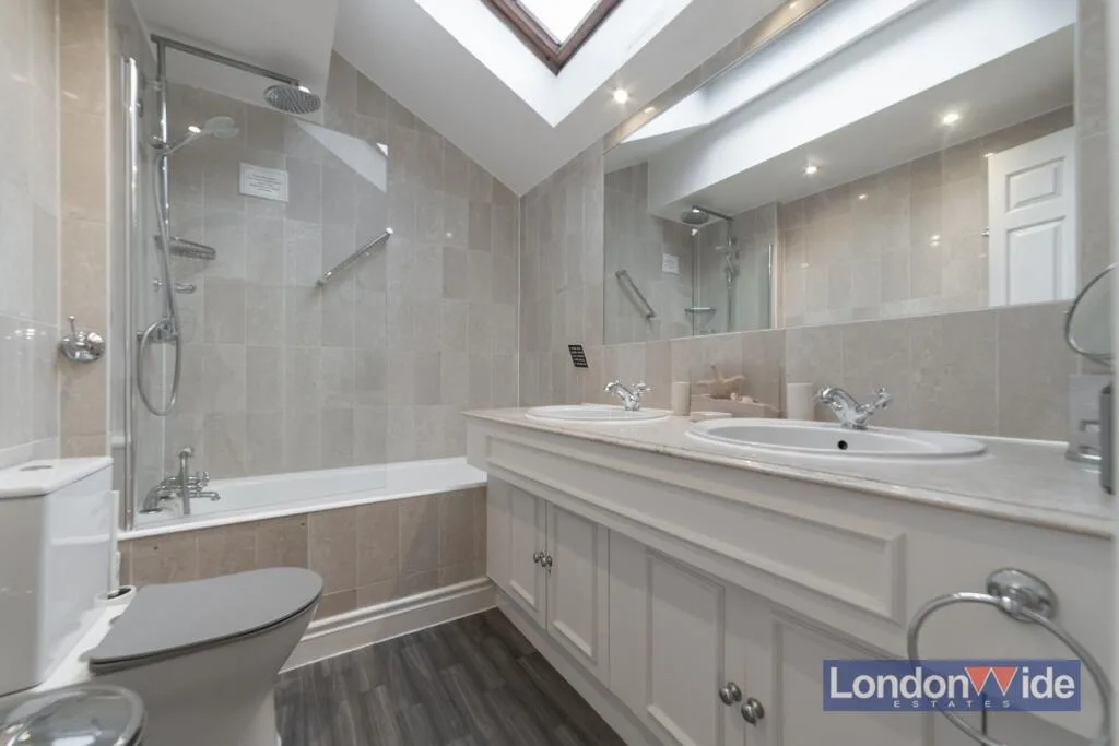 3 bedroom mews property for rent