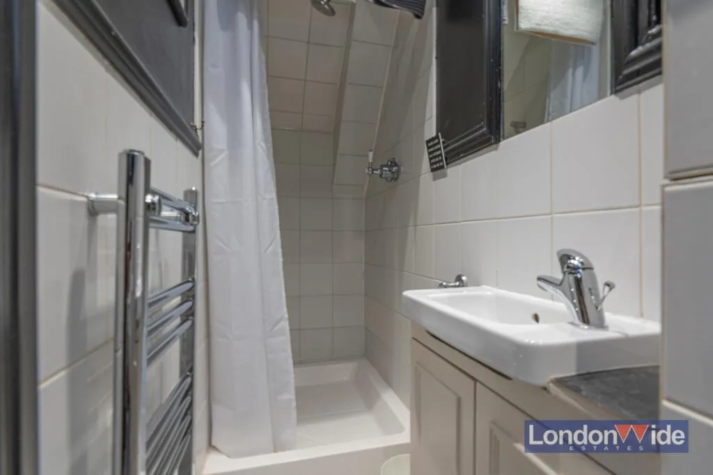 3 bedroom mews property for rent
