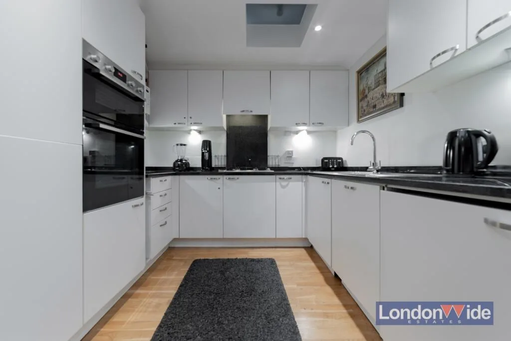 3 bedroom mews property for rent