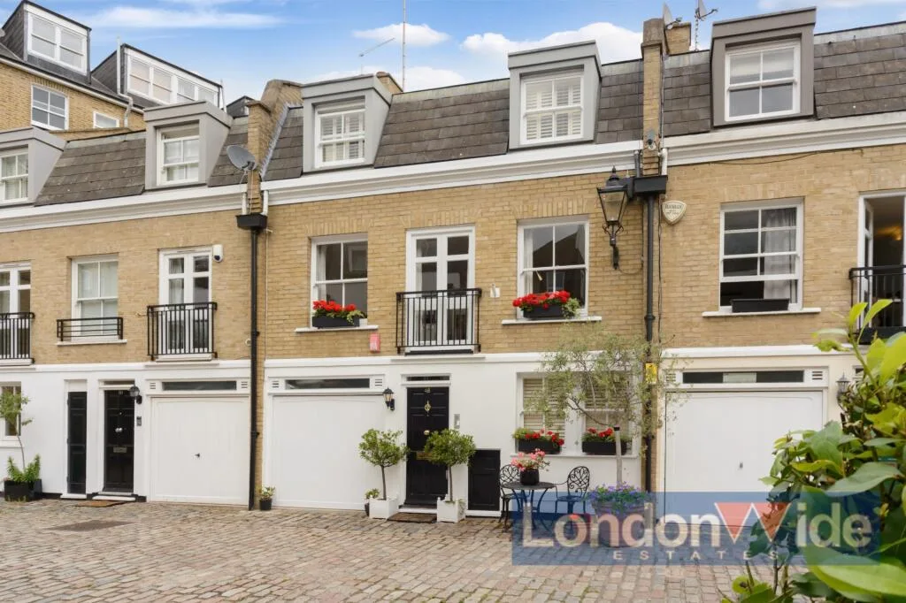 3 bedroom mews property for rent