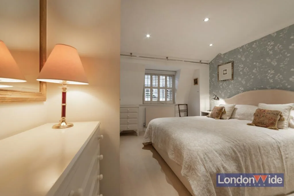 3 bedroom mews property for rent