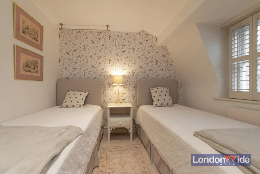 3 bedroom mews property for rent