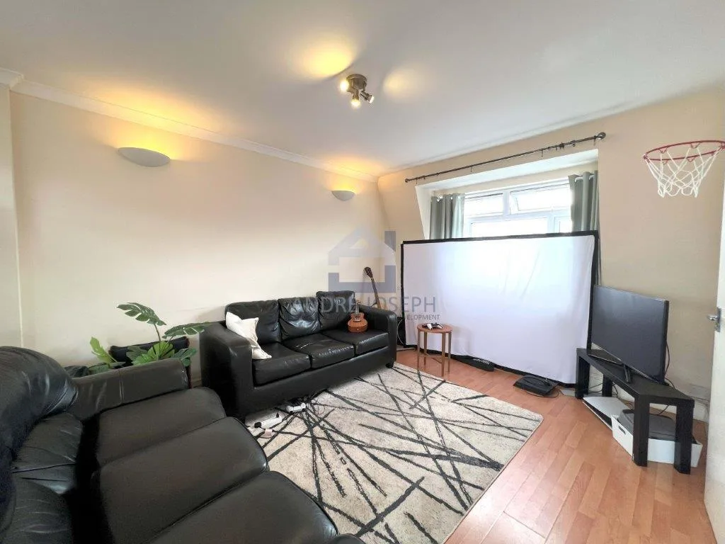 3 bedroom flat for rent