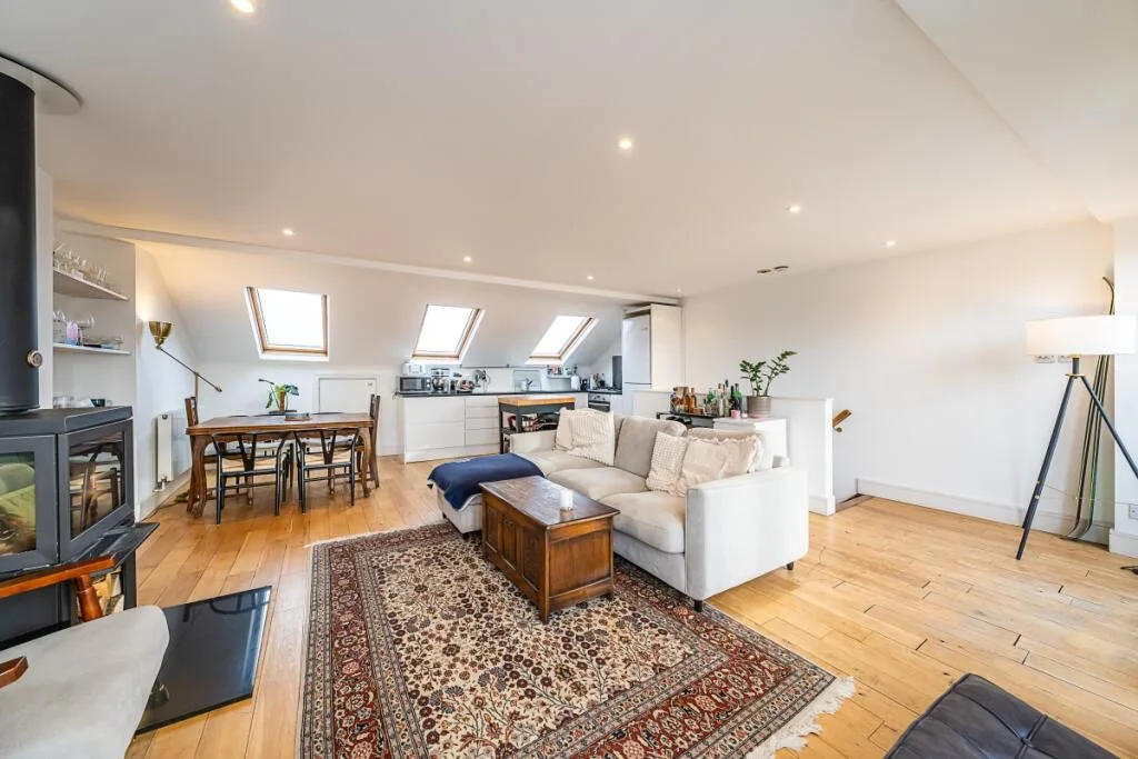 3 bedroom flat for rent