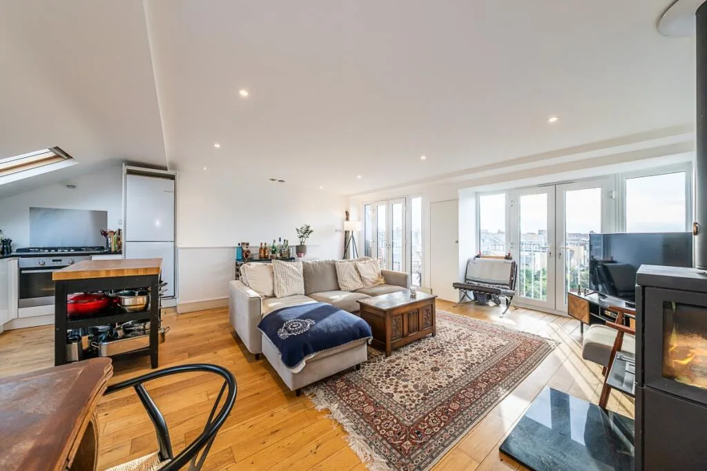 3 bedroom flat for rent