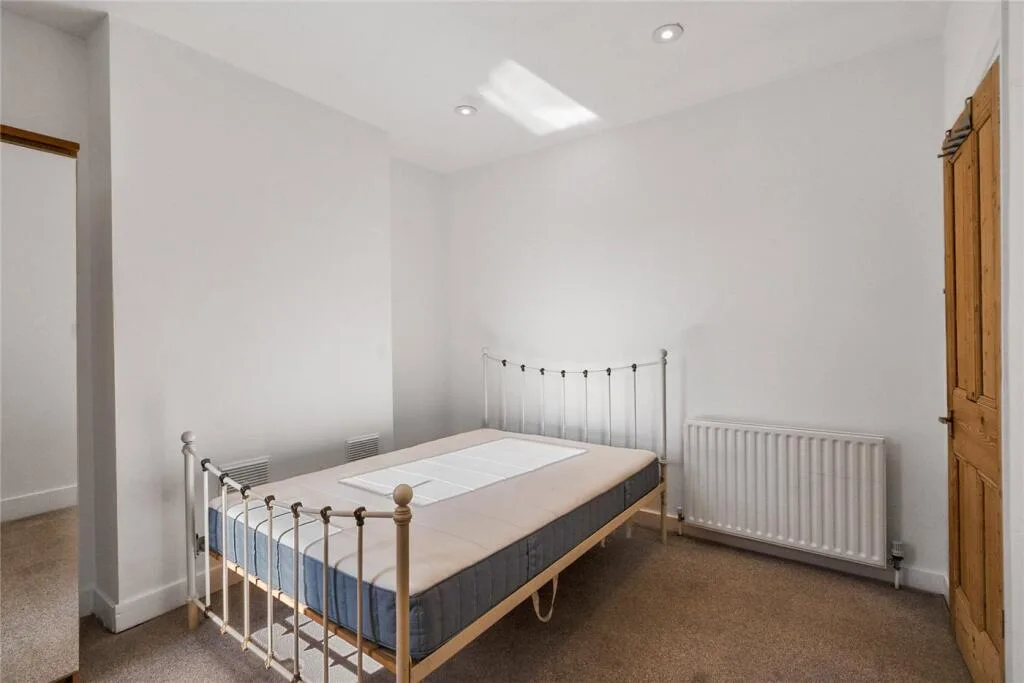 2 bedroom maisonette for rent