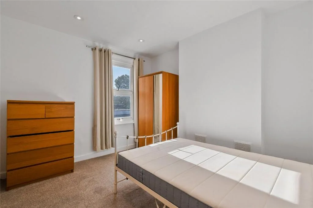 2 bedroom maisonette for rent