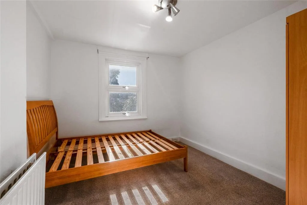 2 bedroom maisonette for rent