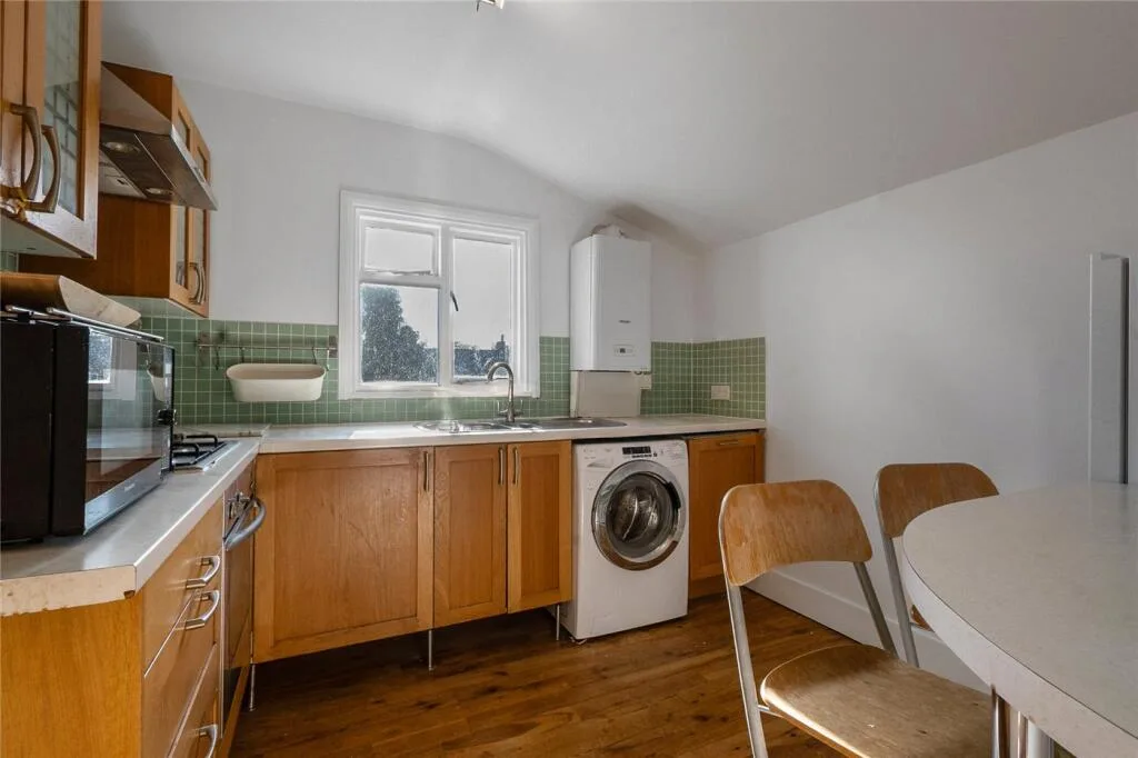 2 bedroom maisonette for rent