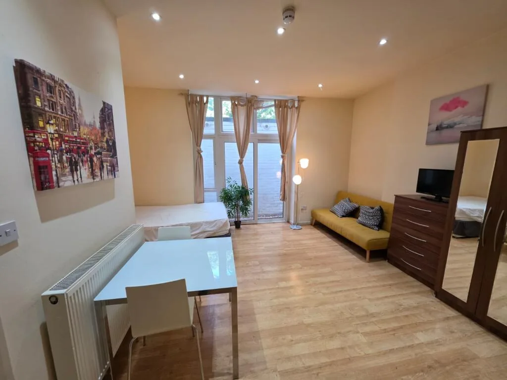 Studio flat for rent