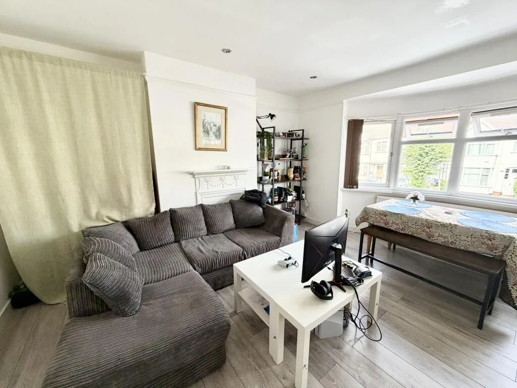 3 bedroom flat for rent