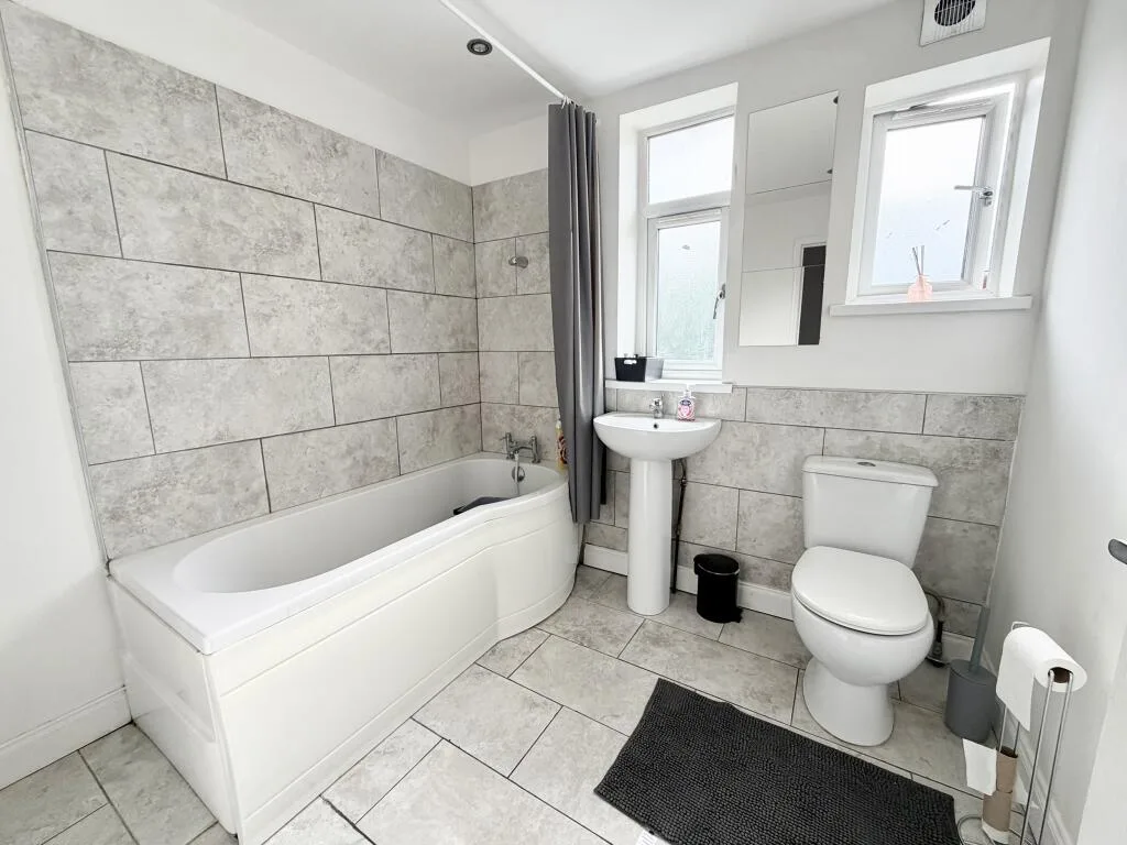 3 bedroom flat for rent