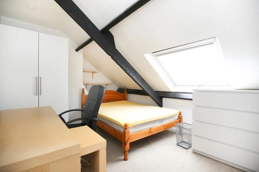 4 bedroom maisonette for rent