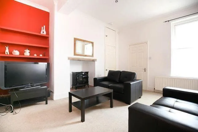 4 bedroom maisonette for rent