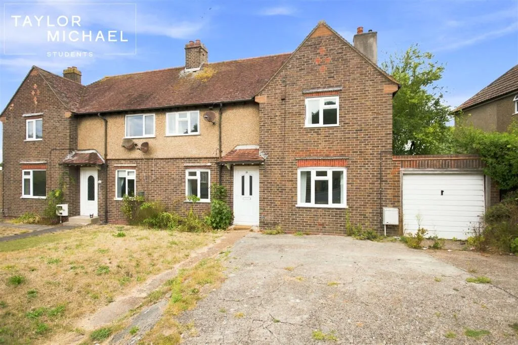 5 bedroom semi-detached house for rent
