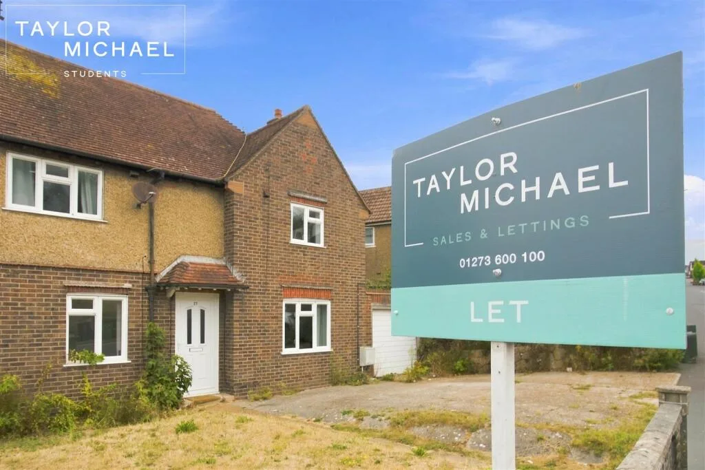 5 bedroom semi-detached house for rent
