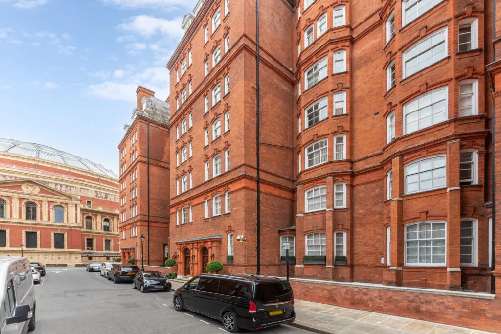 3 bedroom flat for rent