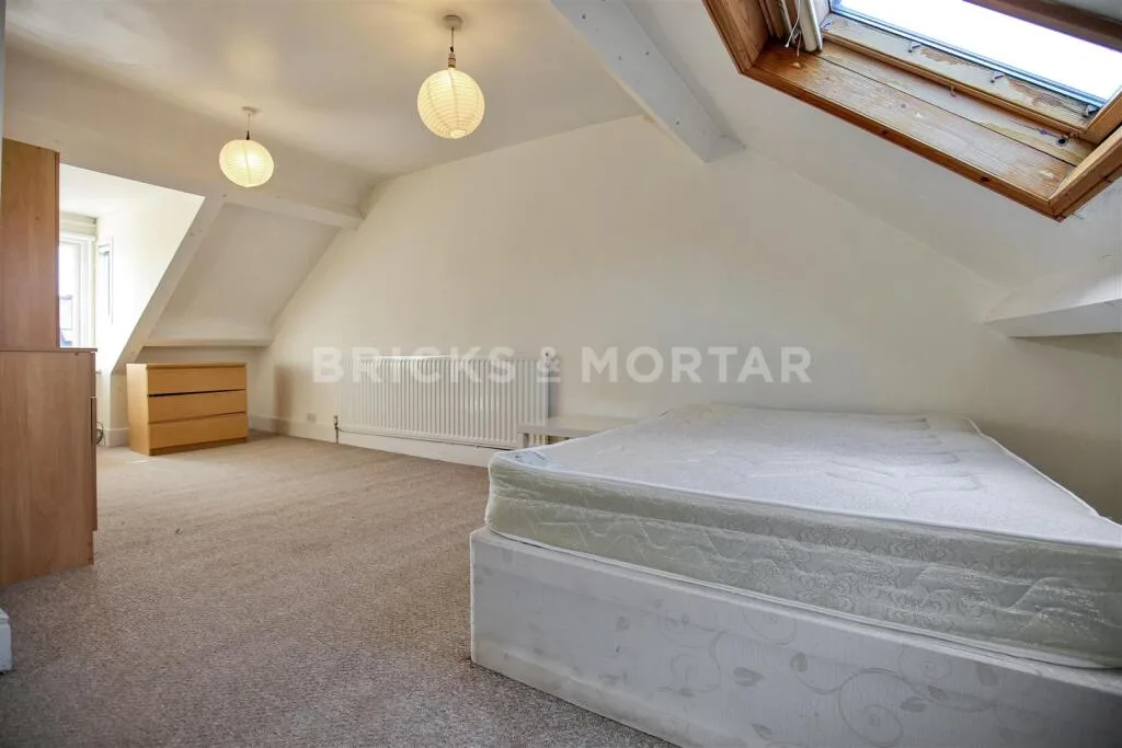 8 bedroom terraced house for rent