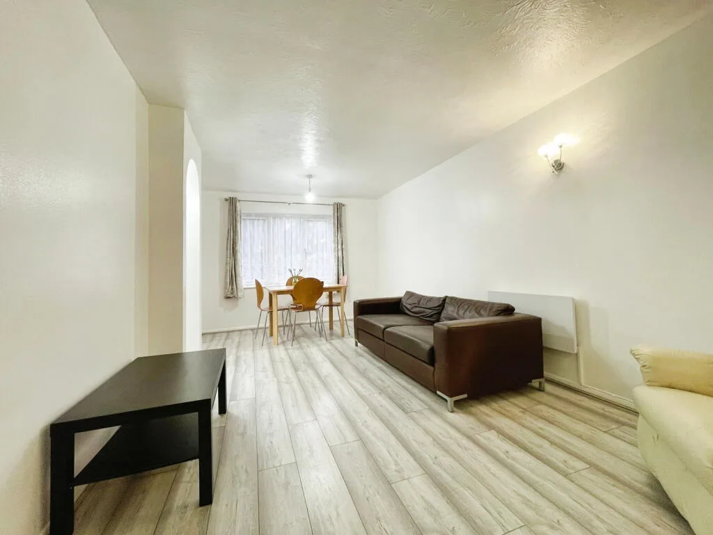 2 bedroom ground floor flat for rent