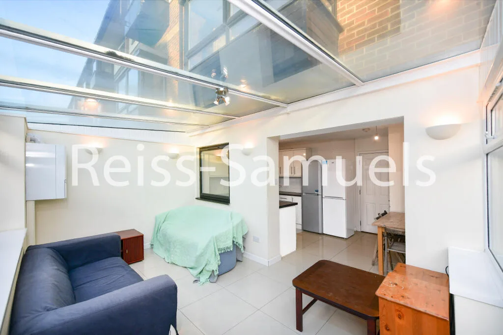5 bedroom end of terrace house for rent