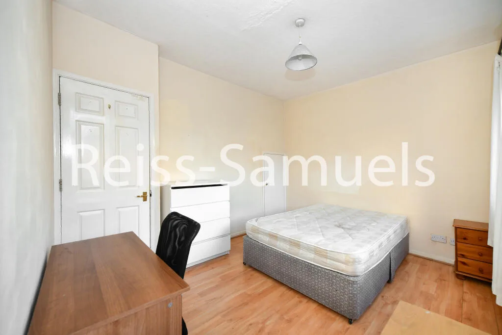 5 bedroom end of terrace house for rent