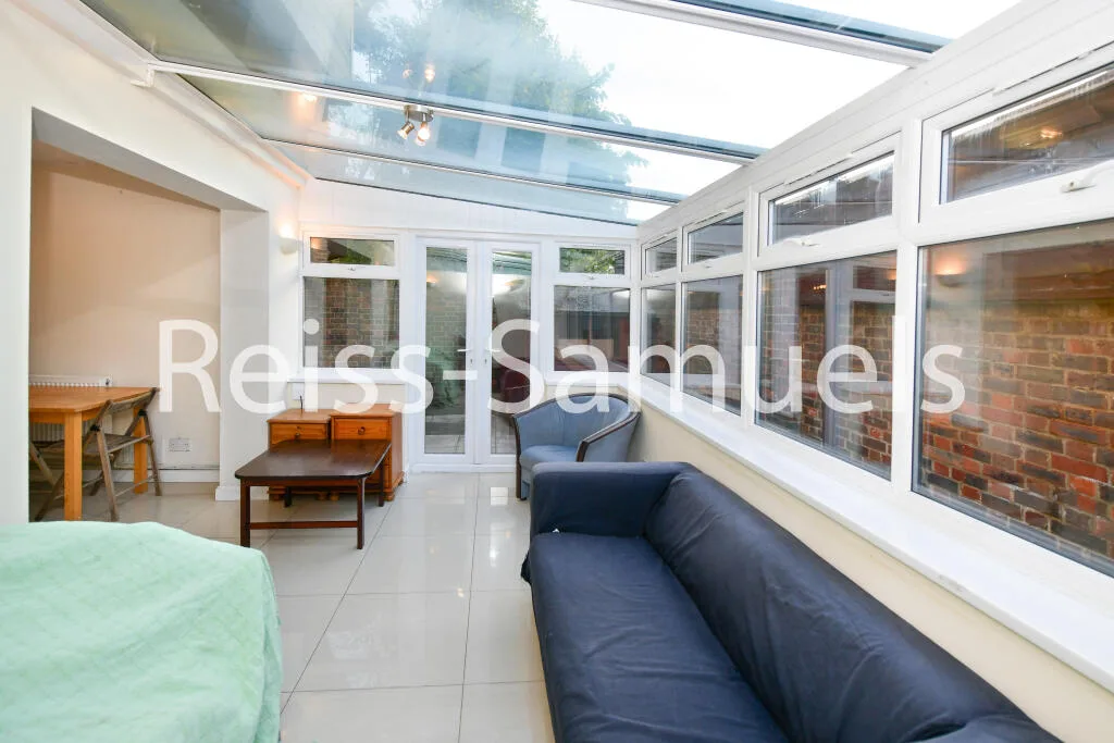5 bedroom end of terrace house for rent