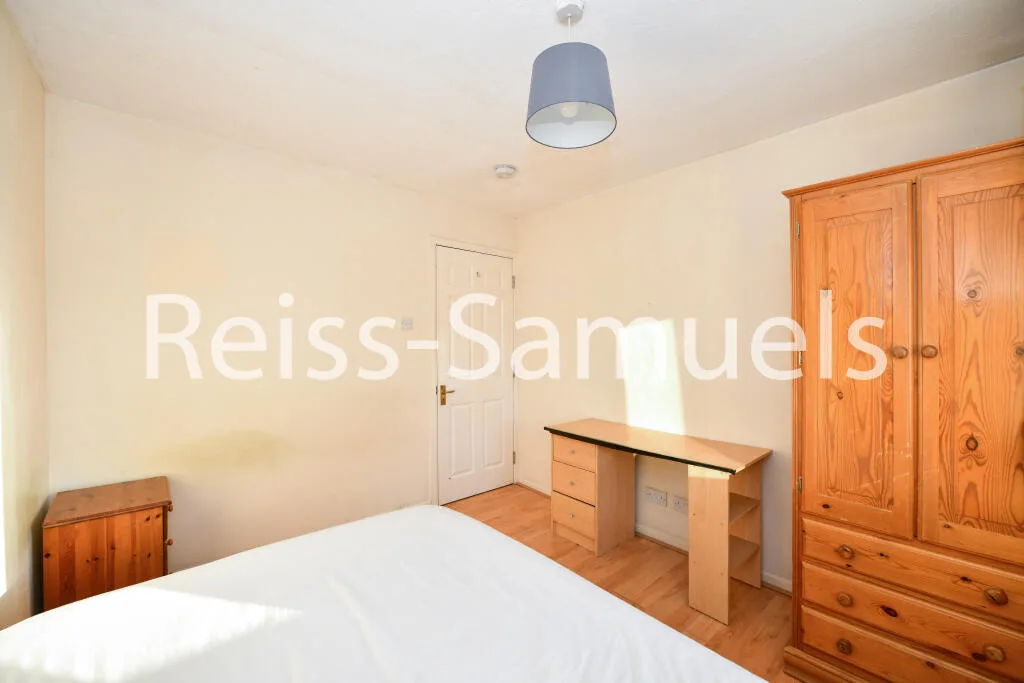 5 bedroom end of terrace house for rent