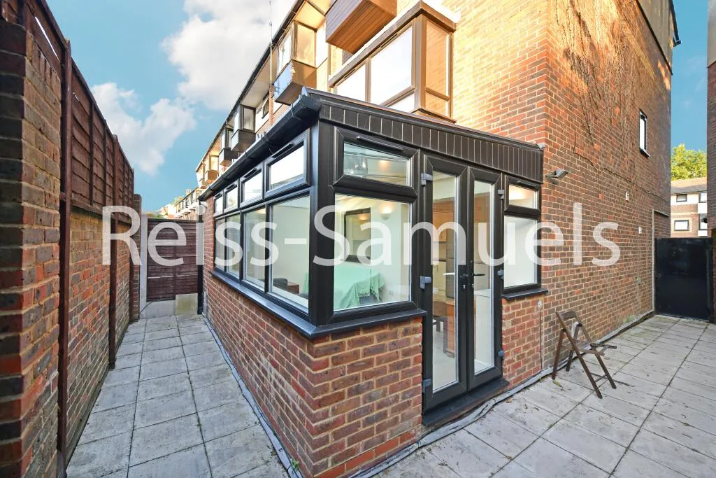 5 bedroom end of terrace house for rent