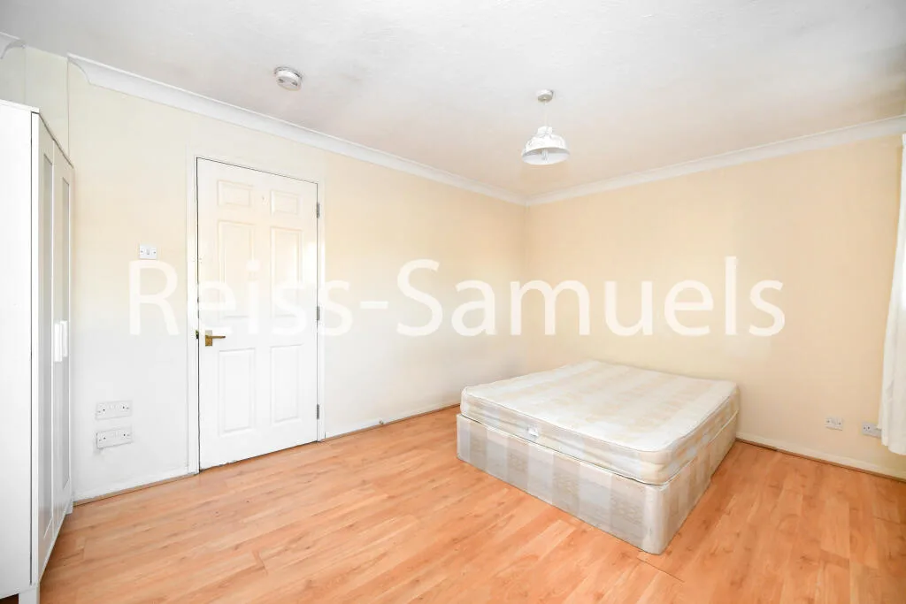 5 bedroom end of terrace house for rent