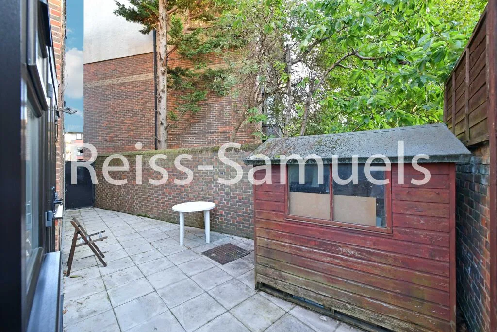 5 bedroom end of terrace house for rent