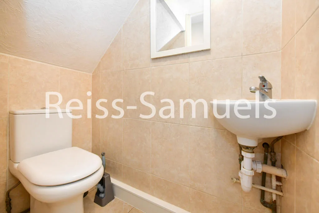 5 bedroom end of terrace house for rent