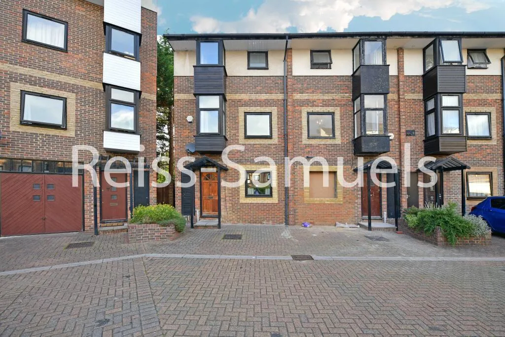 5 bedroom end of terrace house for rent