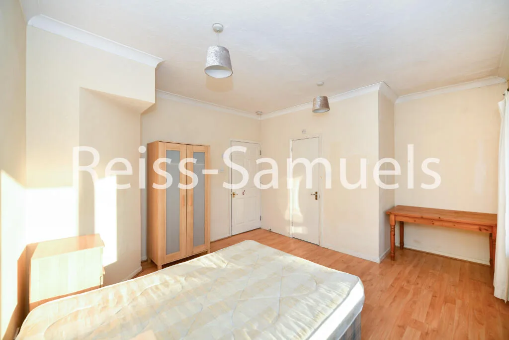 5 bedroom end of terrace house for rent