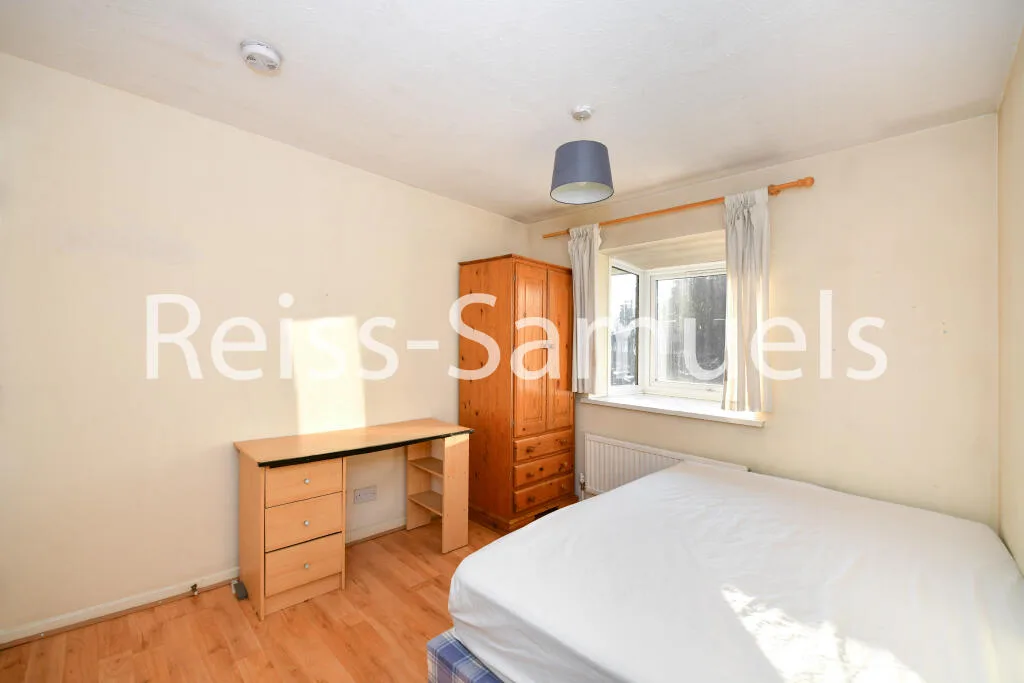5 bedroom end of terrace house for rent