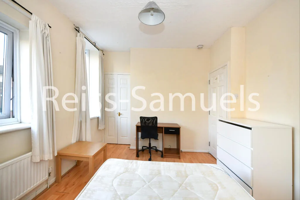 5 bedroom end of terrace house for rent