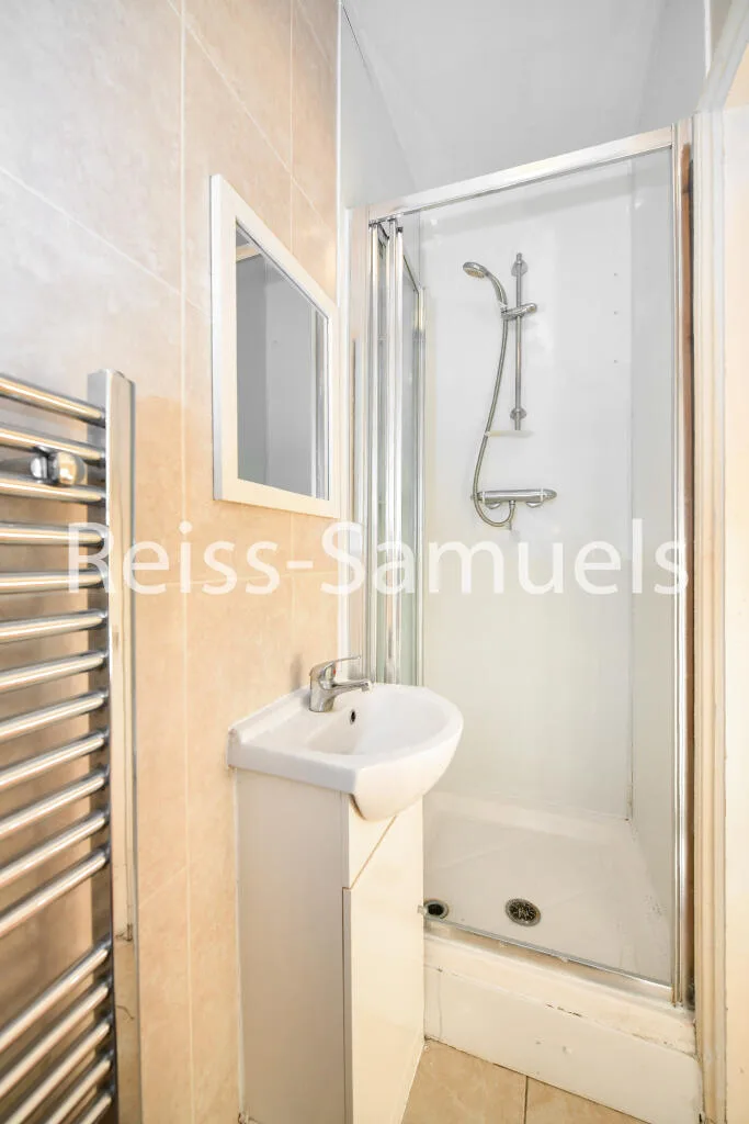 5 bedroom end of terrace house for rent