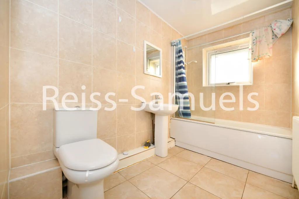 5 bedroom end of terrace house for rent