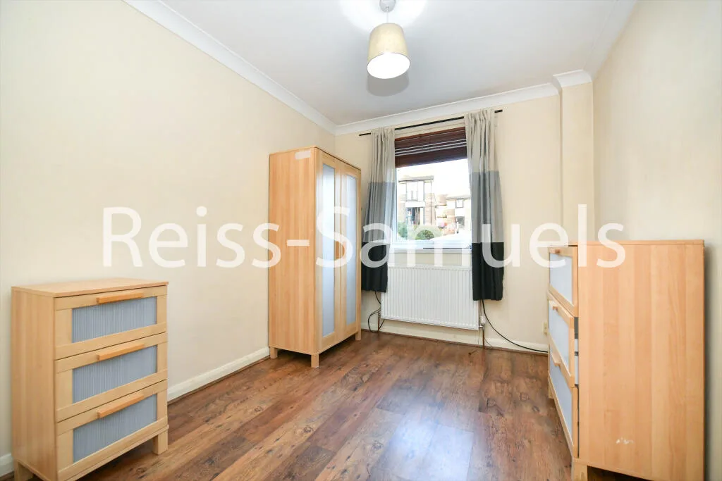 5 bedroom end of terrace house for rent